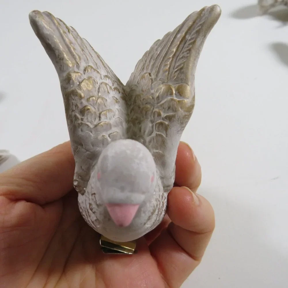 Ceramic (5) Birds with Clips in color Off White & Gold